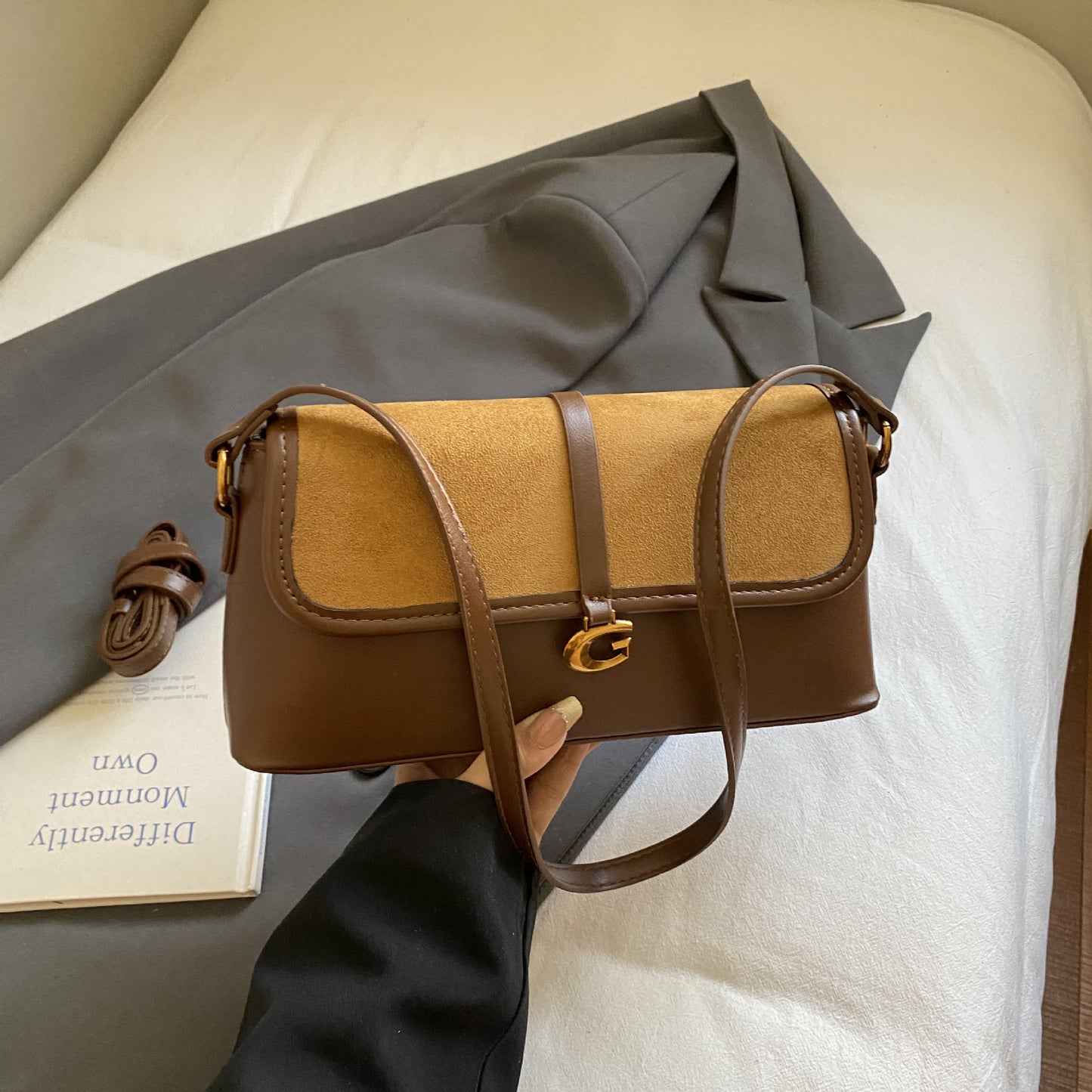 Light Luxury Classic Style Western Female Commuter Minority Fashion Underarm Bag
