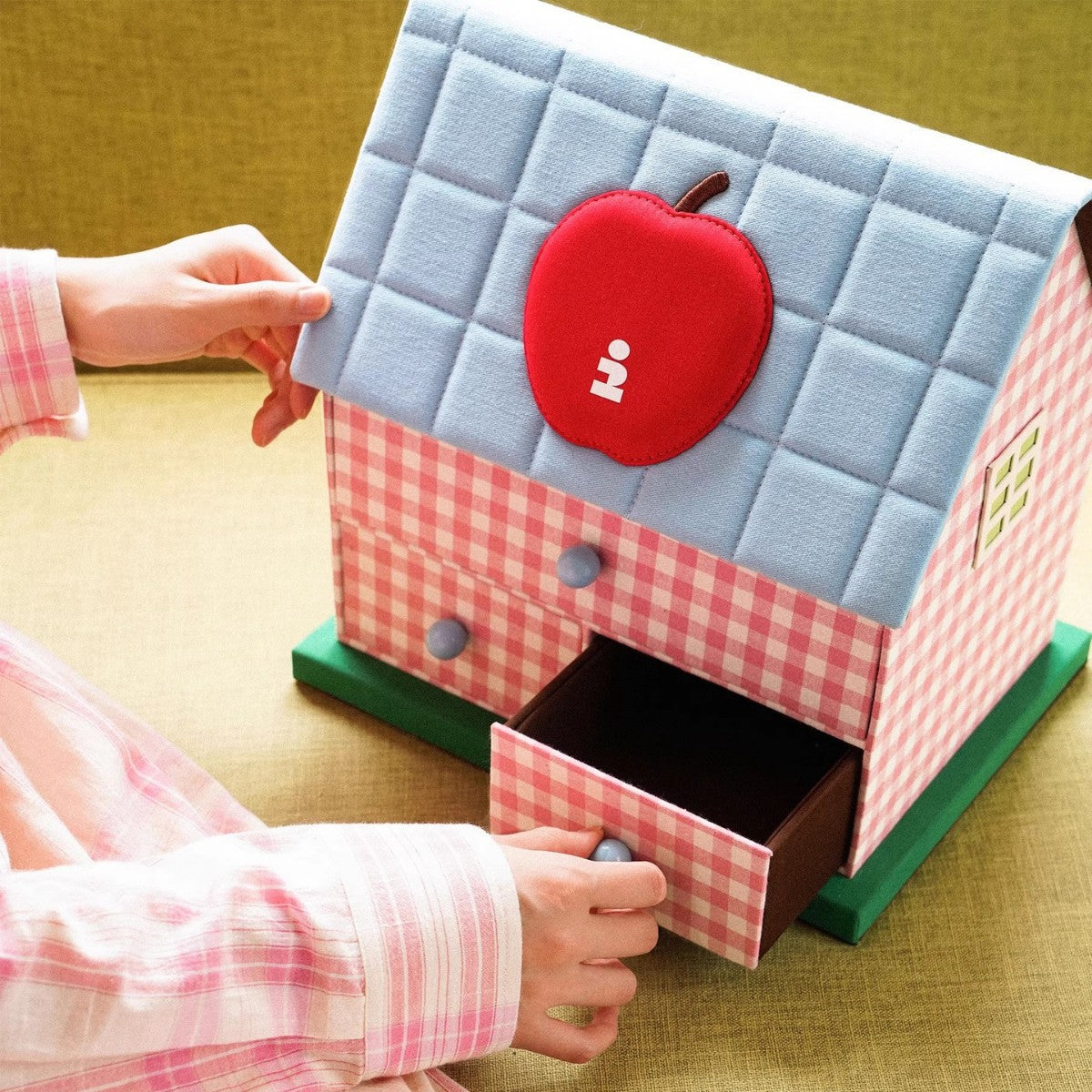 Apple House Bulging Imagination Storage Box Desktop Cosmetic Case