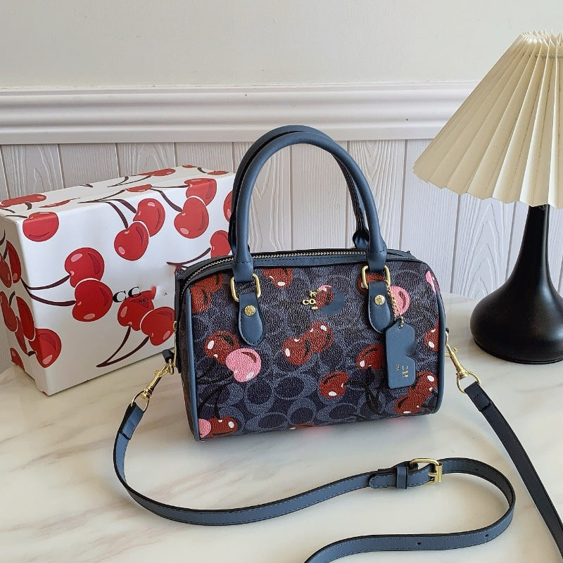 Women's Ole Cherry Print Classic Presbyopic Tote Bags