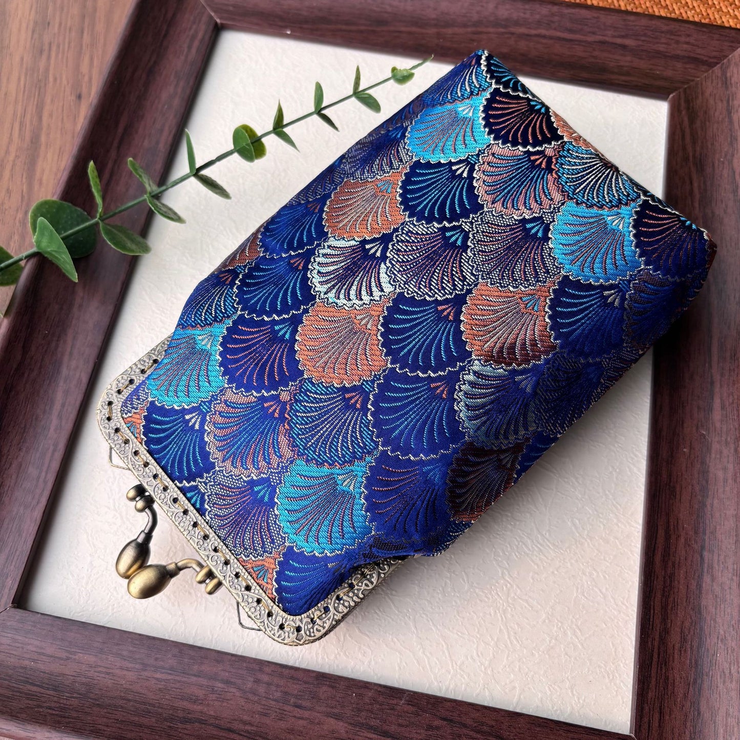 Finished Ancient Style Female Vertical Retro Tassel Frame Mobile Phone Bag