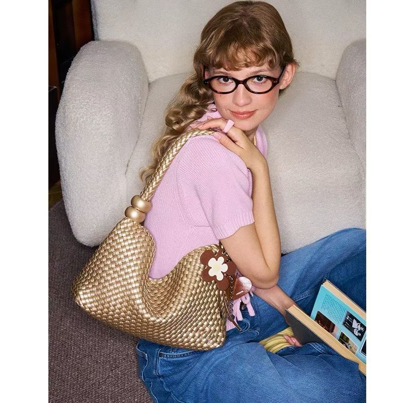 Women's Handmade Woven Vegetable Basket Beach Vacation Women's Shoulder Bag