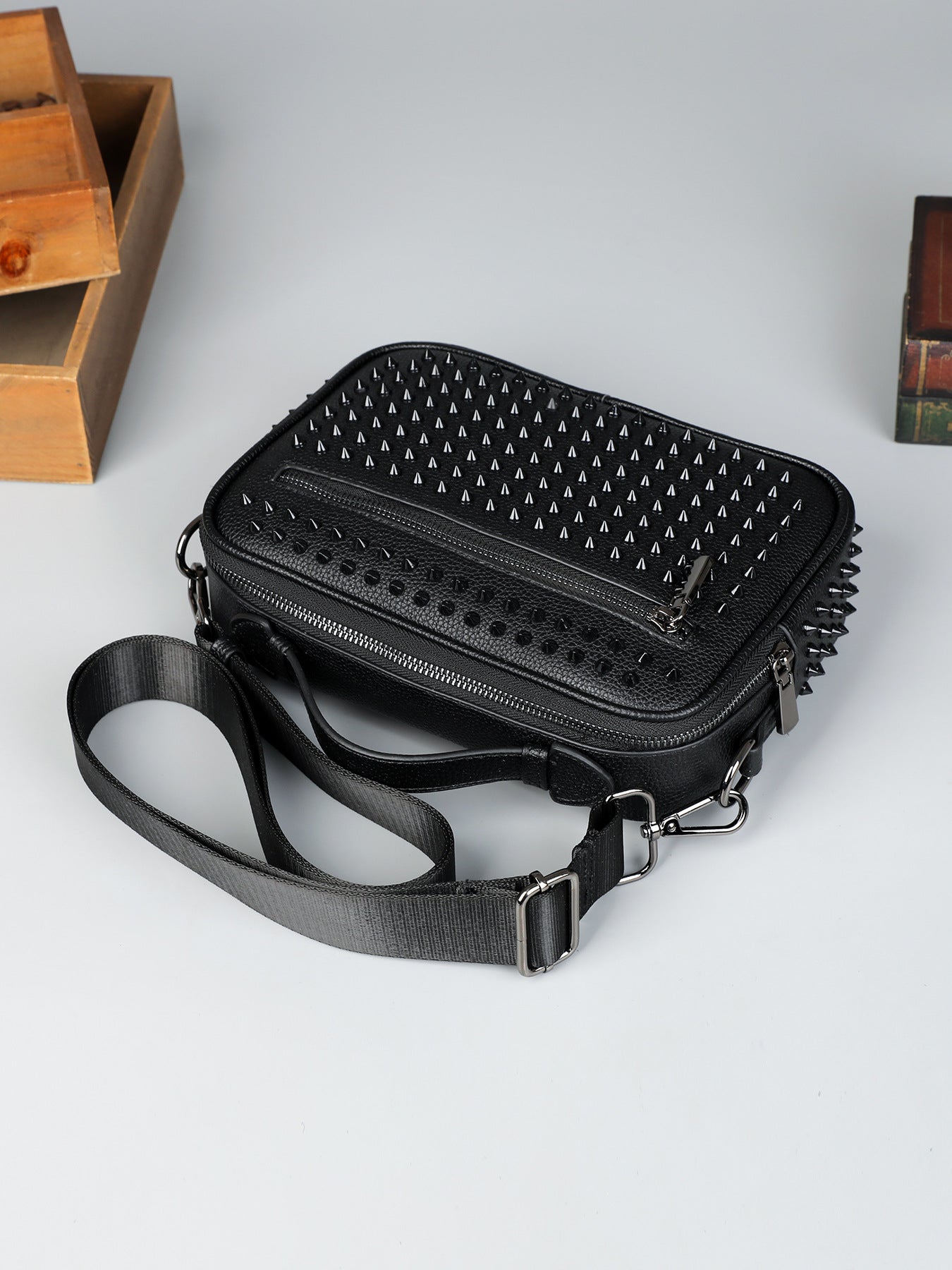 Men's Personality Rivets Simple Fashion Green Large Men's Bags