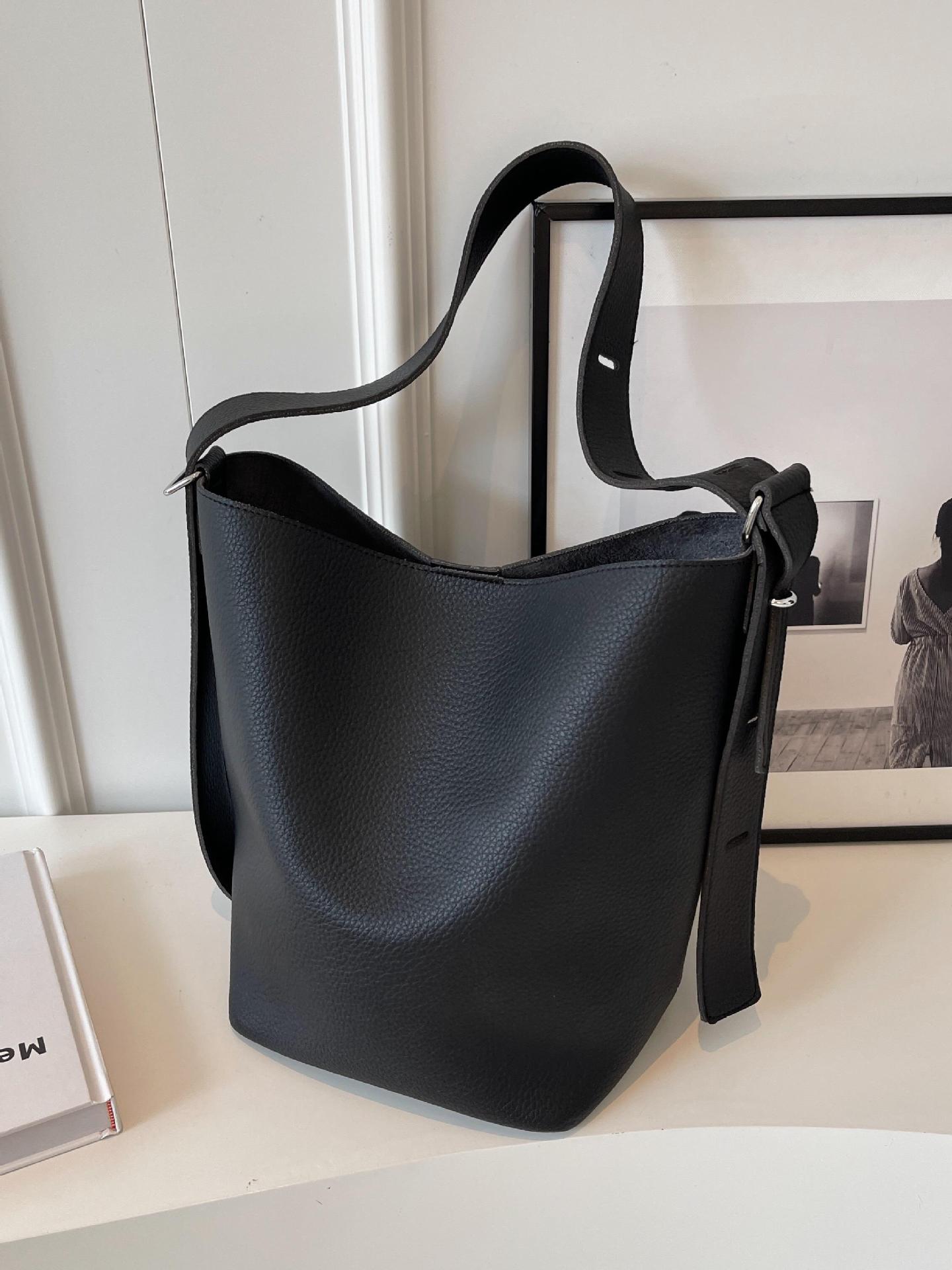 Women's Super Popular Retro Simple Large Capacity Tote Bags