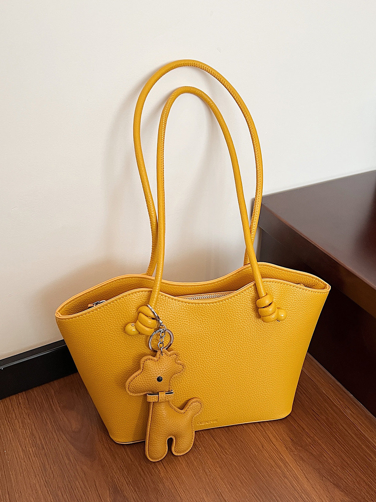 Women's High-grade Fashion Best-selling Underarm Commuter Bucket Bag
