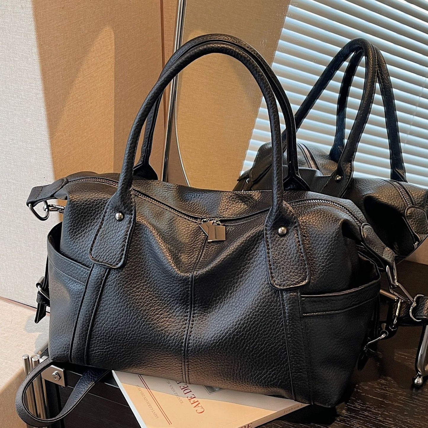 Large Capacity Female Height Textured Retro Handbags