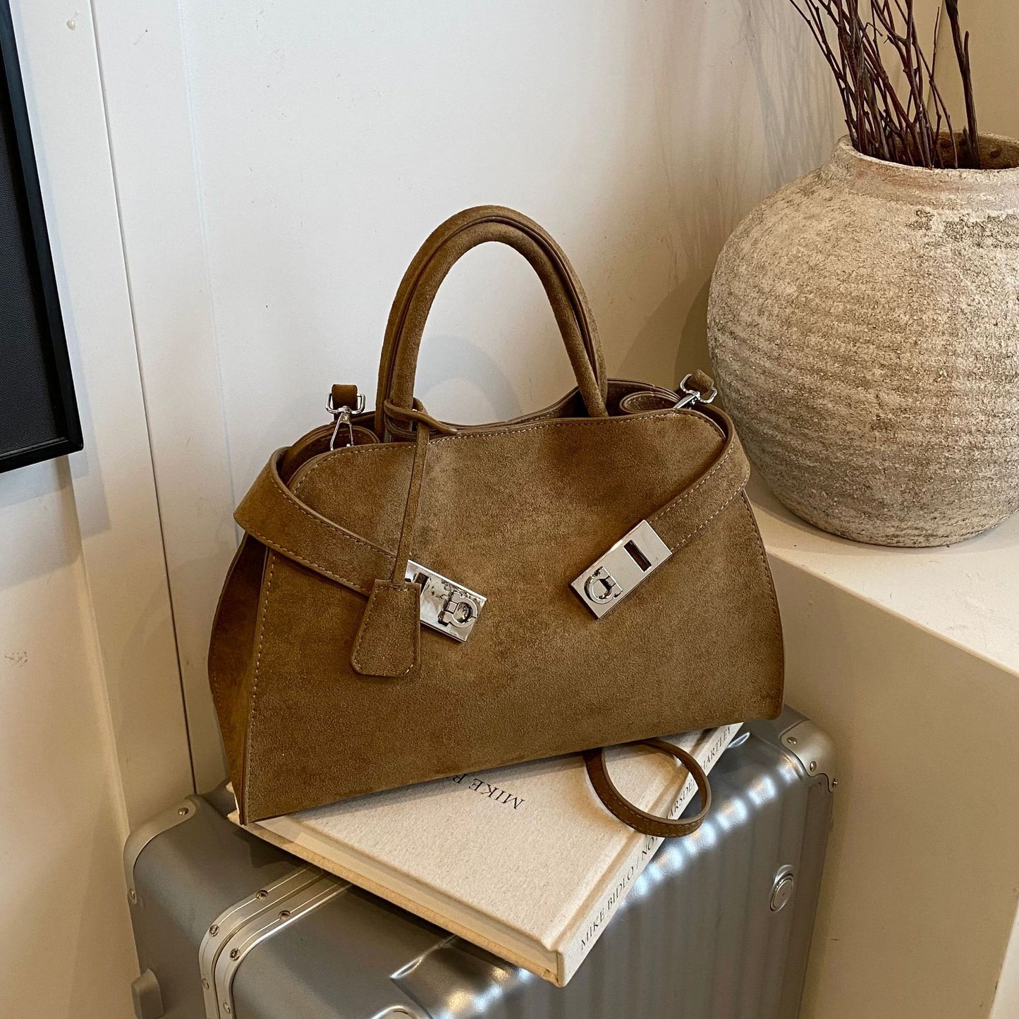 Women's Large Capacity Totes Design Light Luxury Bags