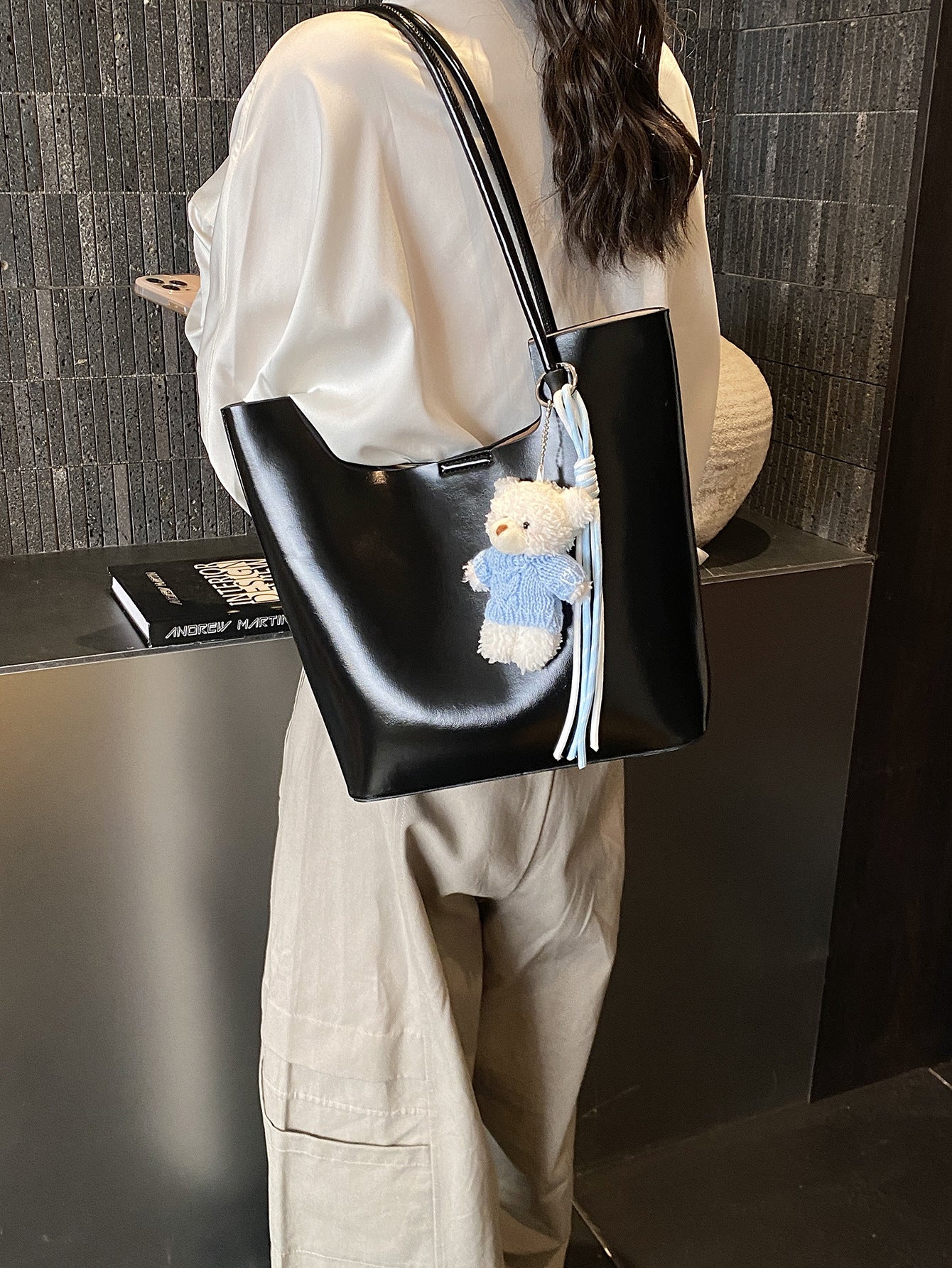 Women's Large Capacity Korean High-grade Fashion Commuter Retro Women's Shoulder Bag