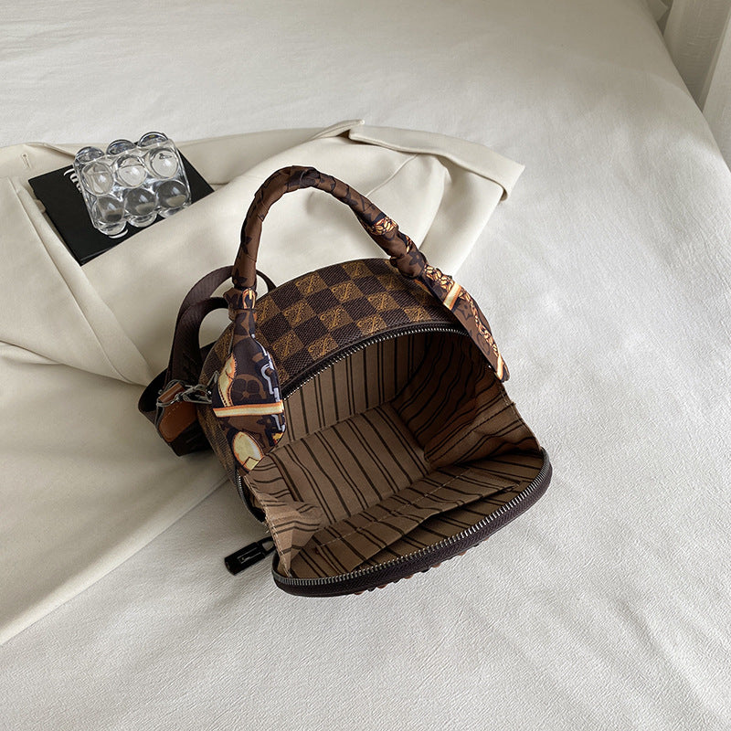 Women's Retro Textured Round Cake Spring Fashion Badge Women's Messenger Bag