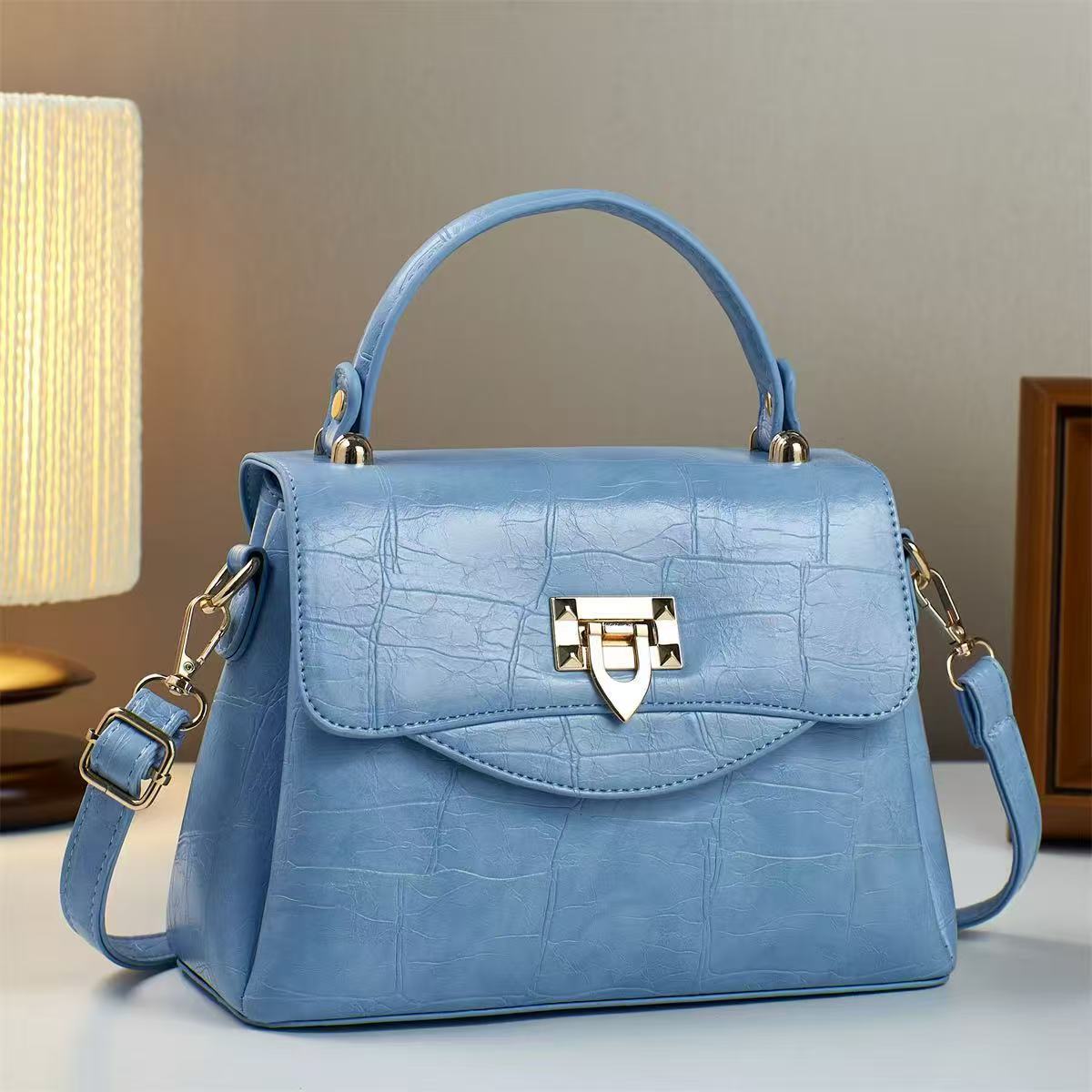 Women's Retro High-grade Fashionable Elegant Large Capacity Bags