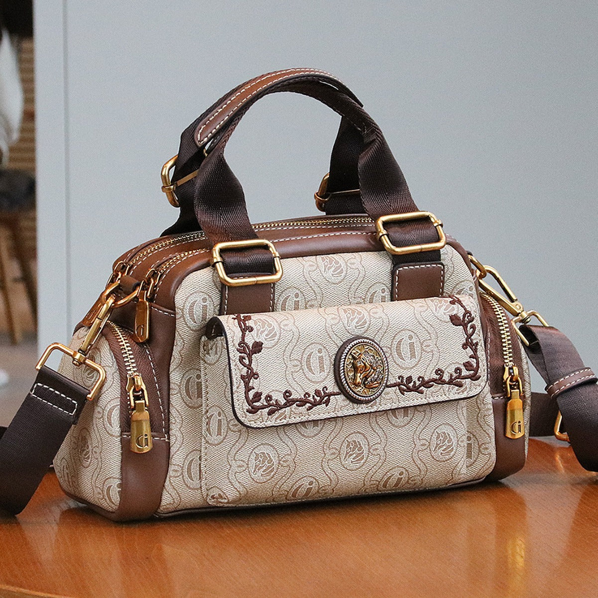 Popular Stylish Versatile High-grade Soft Presbyopic Handbags