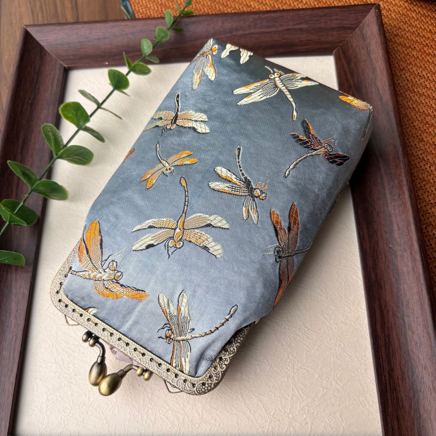 Finished Ancient Style Female Vertical Retro Tassel Frame Mobile Phone Bag
