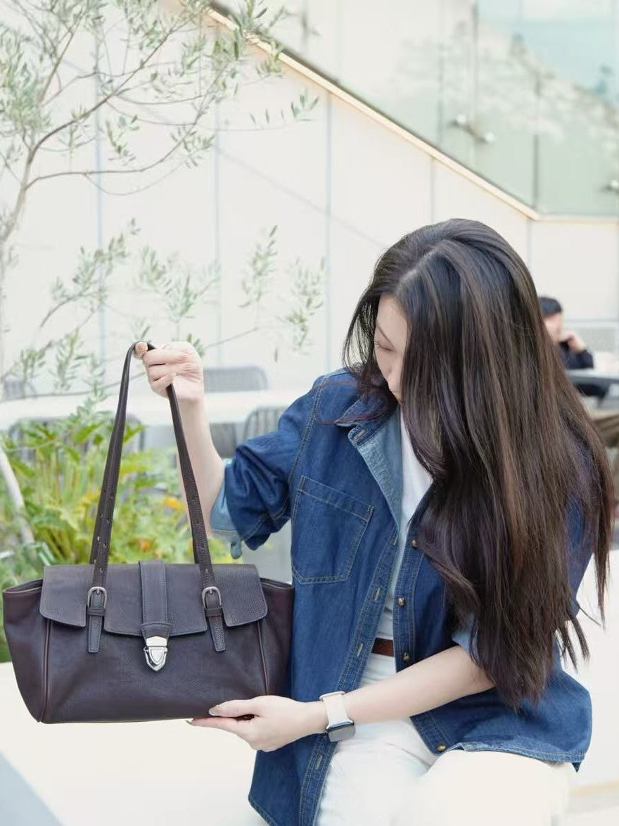Women's French Stick Niche High-grade Leisure Commute Retro Simple Handbags