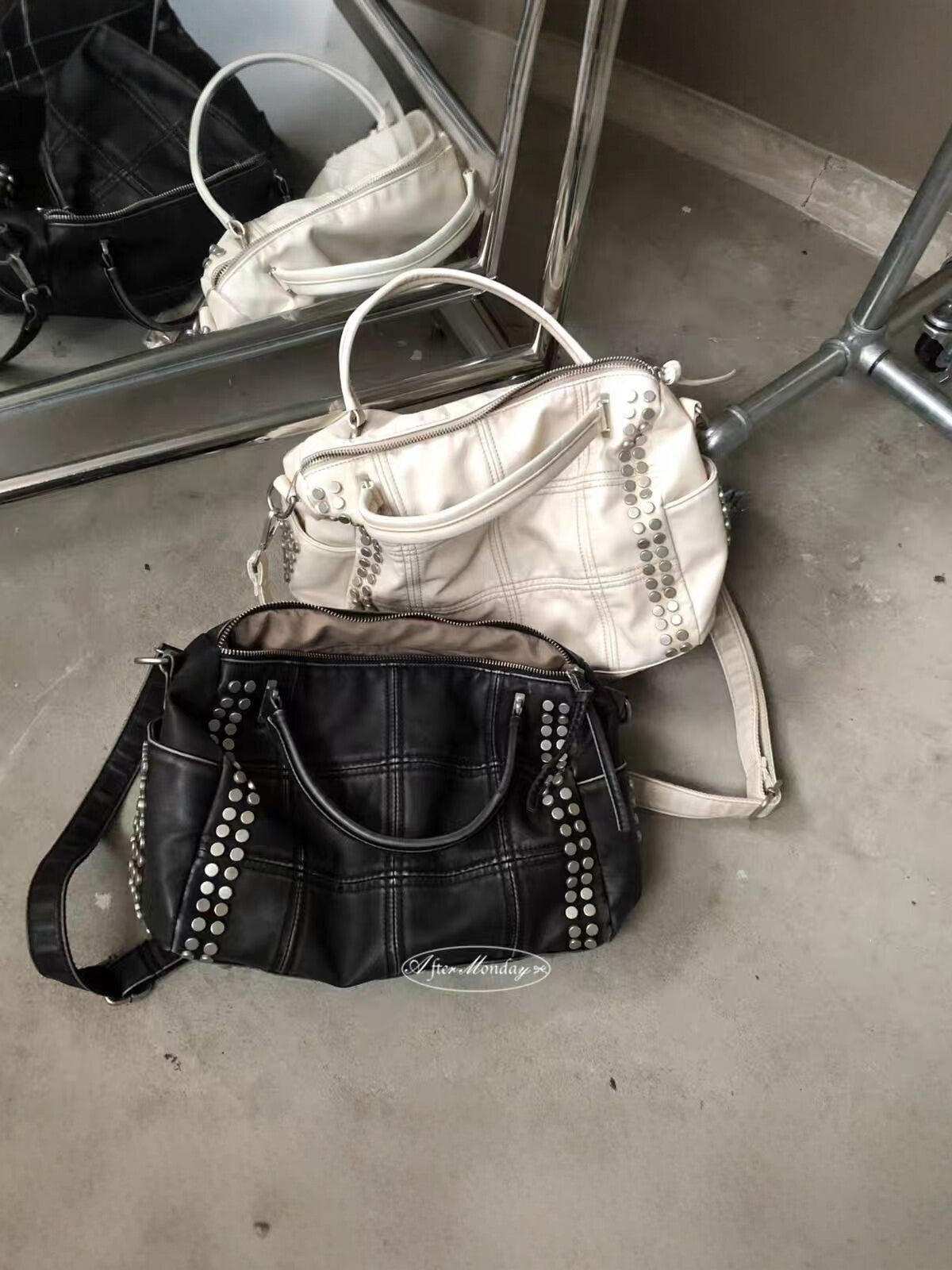 Women's Style Retro Rivet Plaid Large Capacity Portable Bags