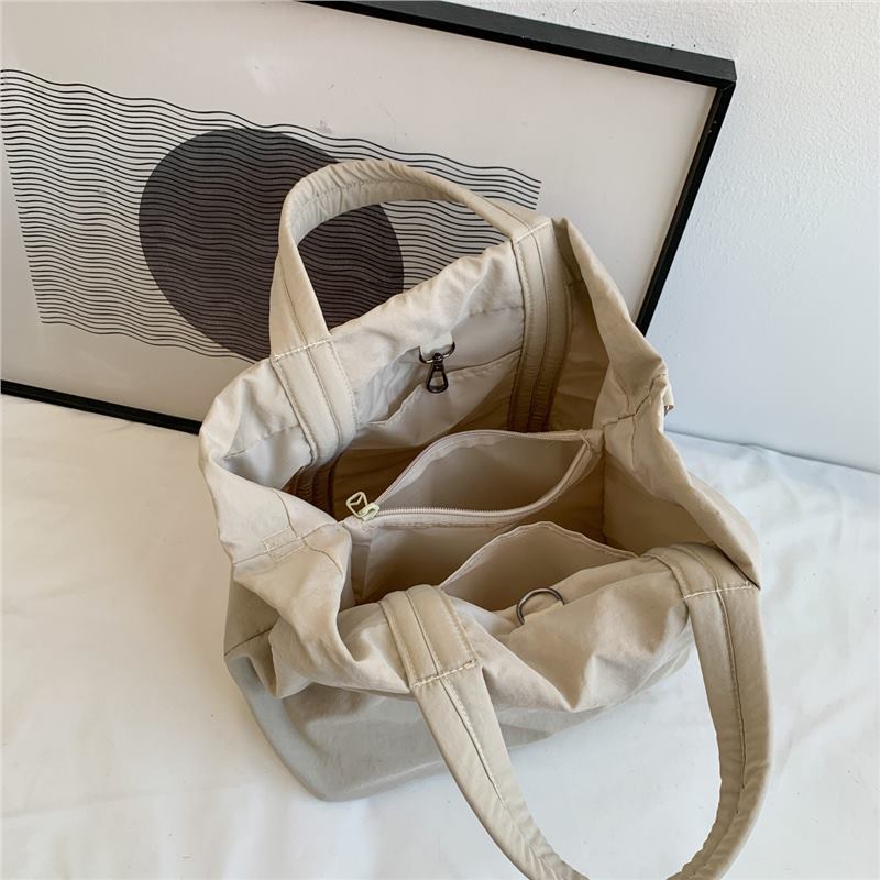 Women's Large Capacity Fashion Ultra Light Nylon Cloth Portable Class Women's Messenger Bag