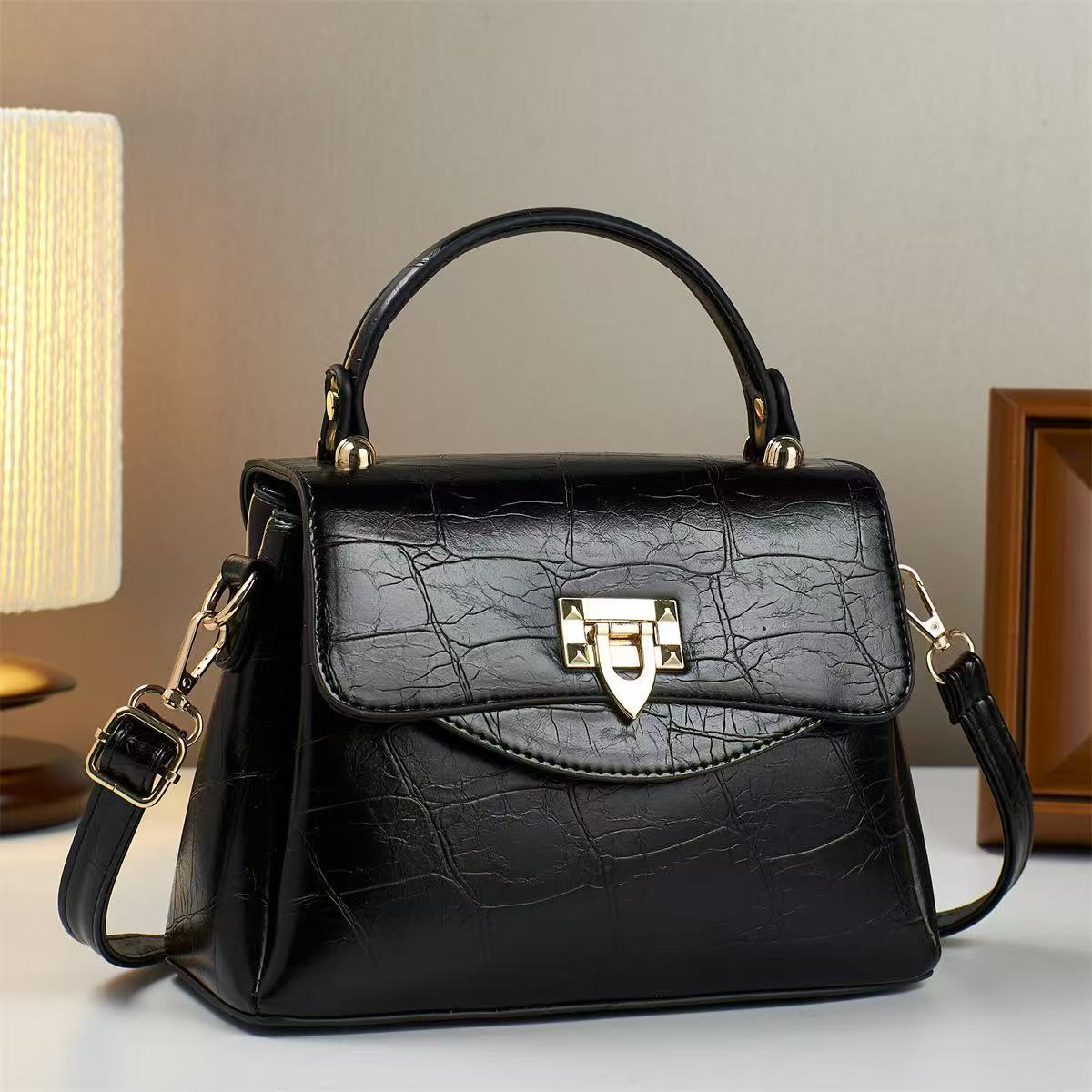 Women's Retro High-grade Fashionable Elegant Large Capacity Bags