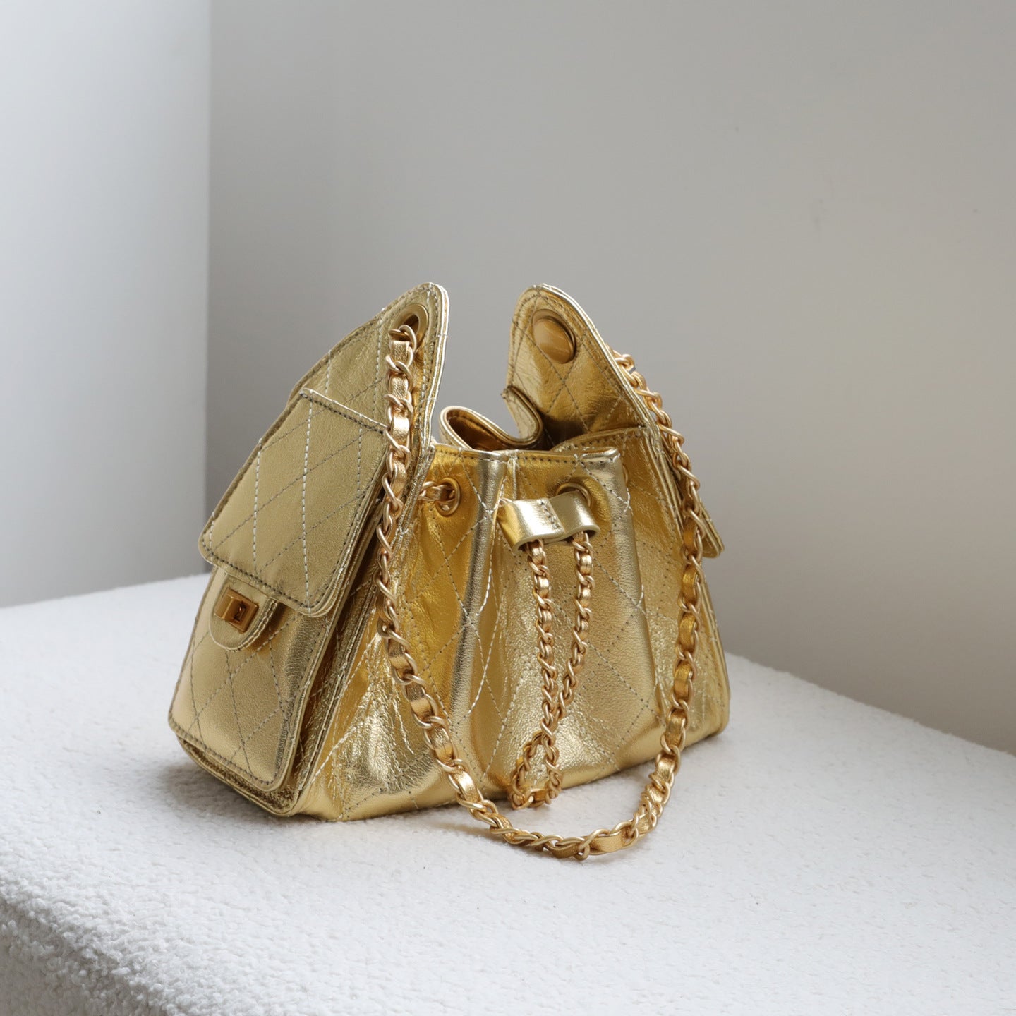 Women's Classic Style Drawstring Diamond Chain Leather Underarm Bag