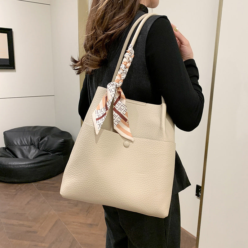 Beautiful Women's Large Capacity Portable Commuter Bags