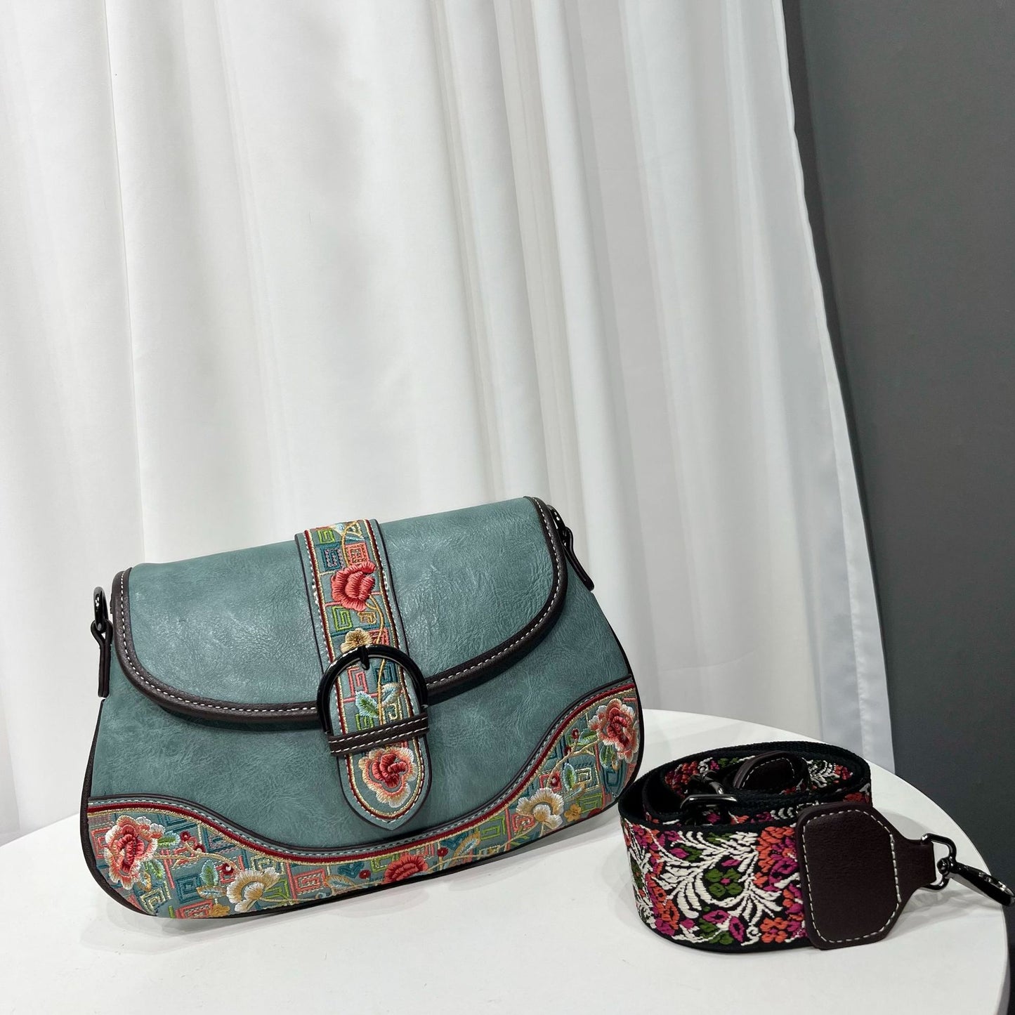 Women's Style Embroidery Texture Artistic Large Capacity Shoulder Bags