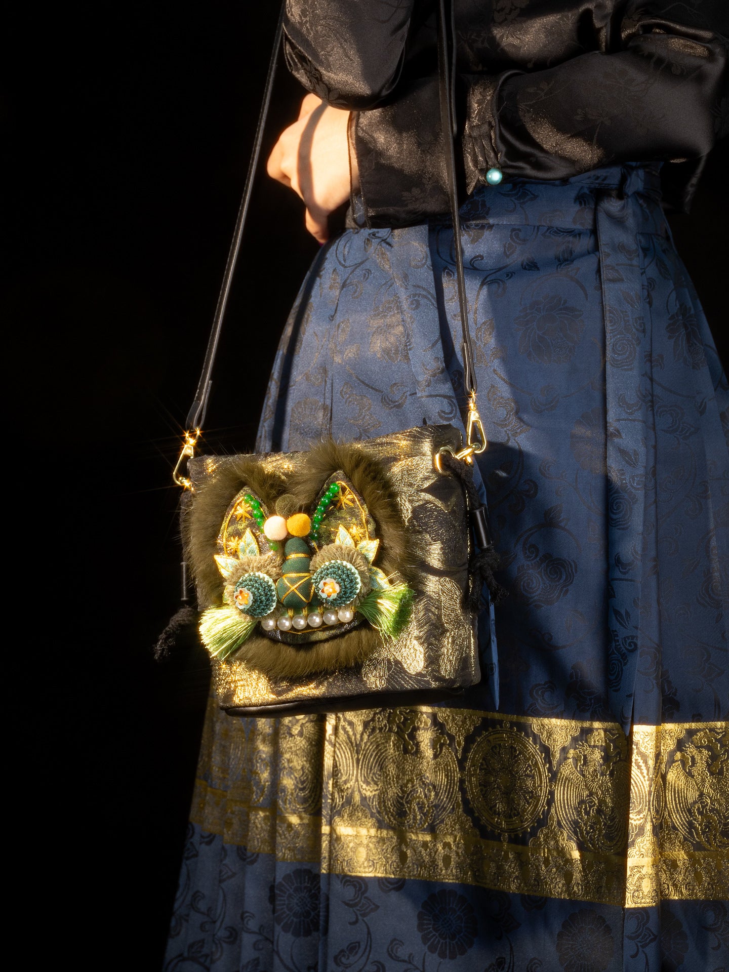 Head Chinese Style Embroidery Match With Bucket Bag