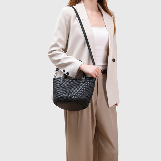 Classy Cowhide Hand-woven Large Capacity Leather Women's Handbag
