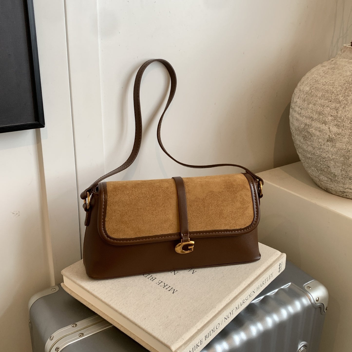 Light Luxury Classic Style Western Female Commuter Minority Fashion Underarm Bag