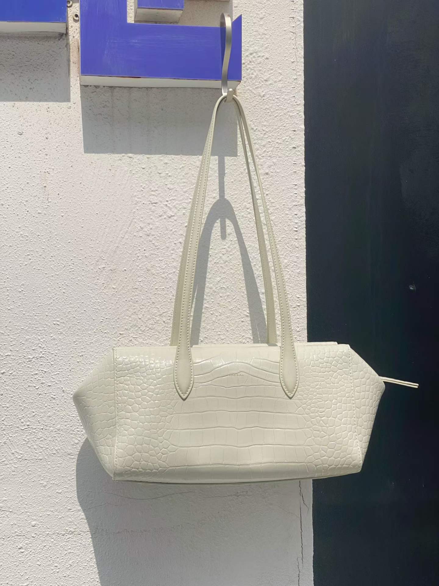 Women's First Layer Crocodile Pattern Cowhide Classic Fashionable One Women's Shoulder Bag