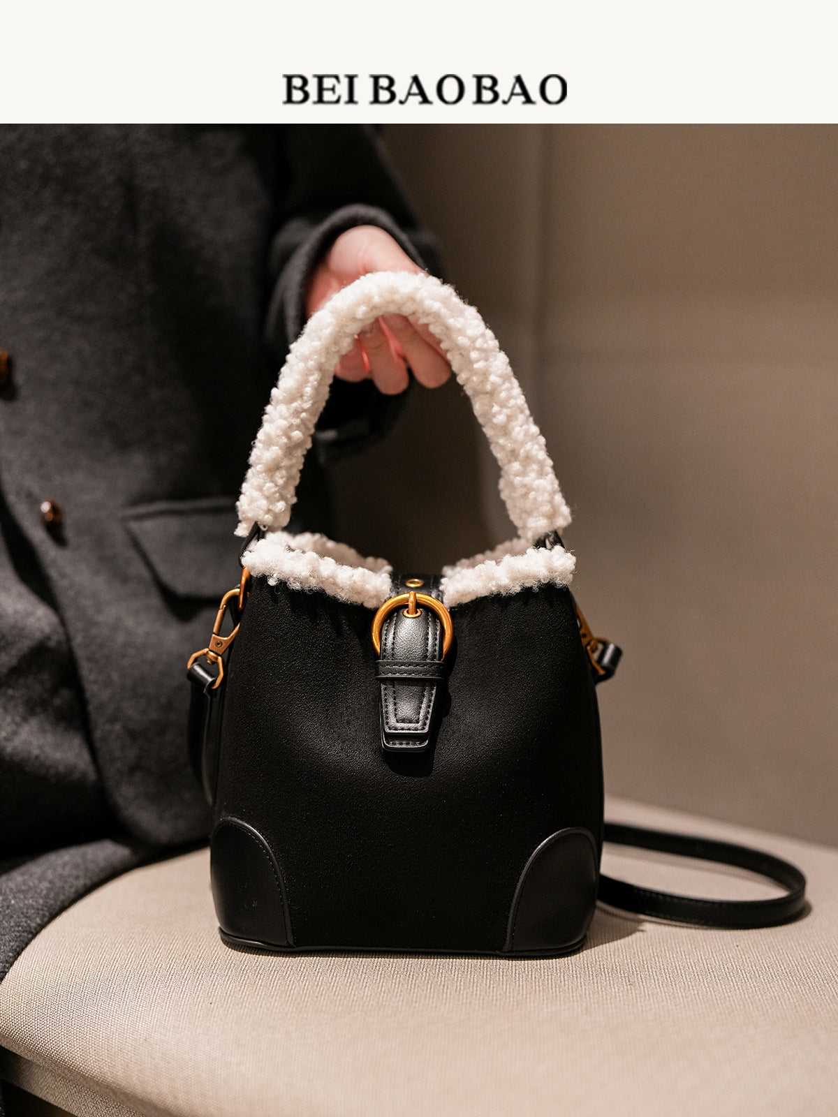 Women's Light Luxury Western Style Retro City Bucket Bag