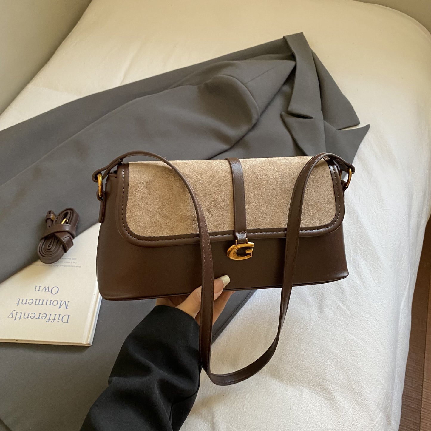 Light Luxury Classic Style Western Female Commuter Minority Fashion Underarm Bag