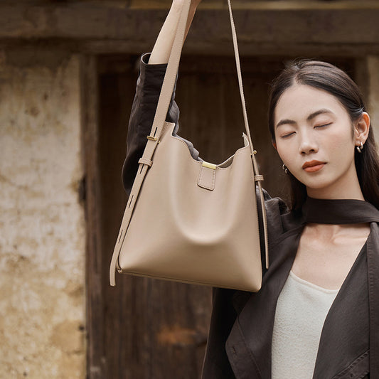 Cool Casual Elegant Women's Free Pendant Bucket Bag