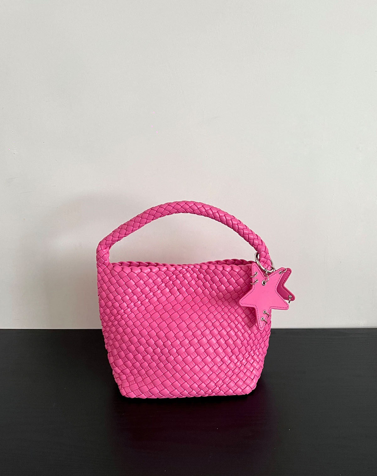 Women's Hand-woven Underarm High-grade Sensitive Hand-held Fashion Bags