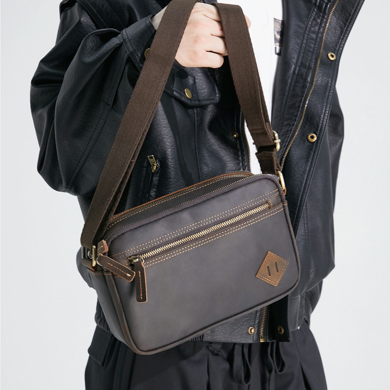 Men's Retro Handmade Commuter Genuine Leather Personalized First Layer Bags